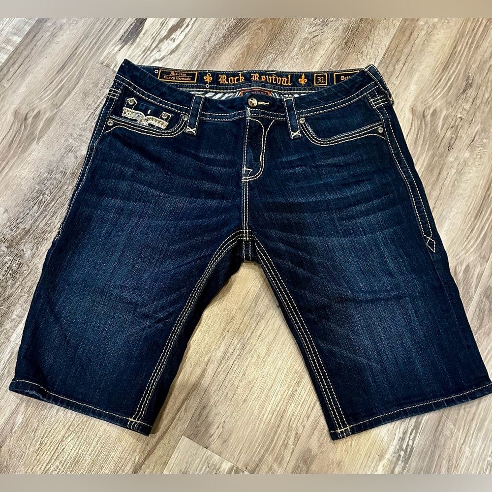 Rock Revival Mid-rise Curvy Bermuda denim jean shorts. Betty size 31